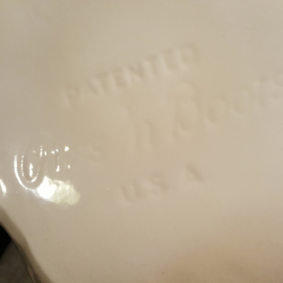 Vintage Shawnee Puss and Boots Cookie Jar with Salt and Pepper Shaker - Picture 7 of 13